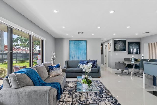 830 SW 93rd Ave 0, Miami, FL 33174