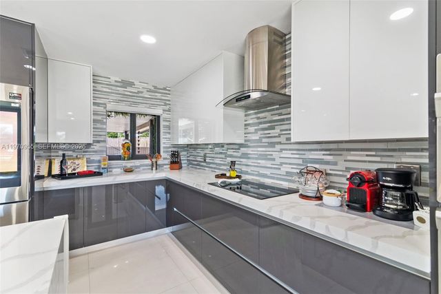 830 SW 93rd Ave 0, Miami, FL 33174