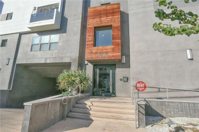 11925 KLING Street 206, Valley Village, CA 91607