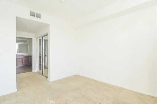 11925 KLING Street 206, Valley Village, CA 91607