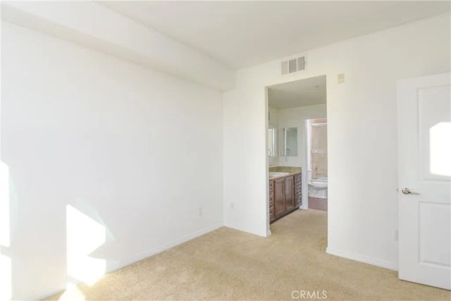 11925 KLING Street 206, Valley Village, CA 91607