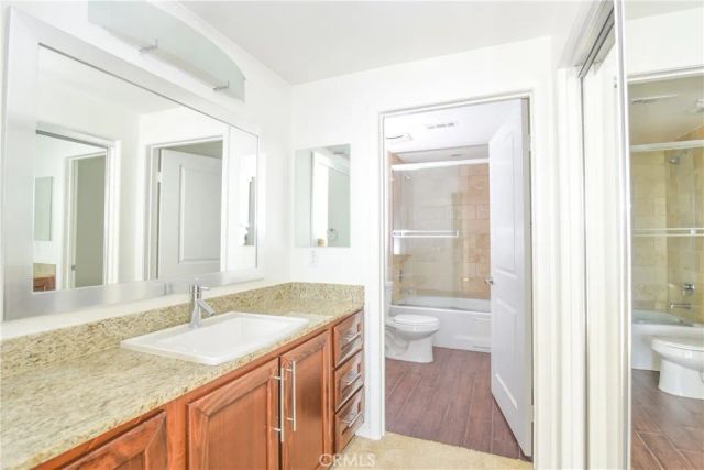 11925 KLING Street 206, Valley Village, CA 91607