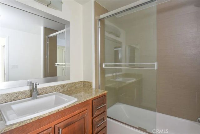 11925 KLING Street 206, Valley Village, CA 91607