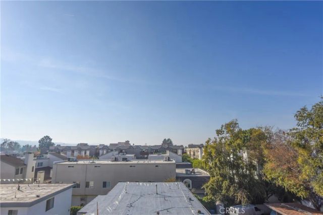 11925 KLING Street 206, Valley Village, CA 91607