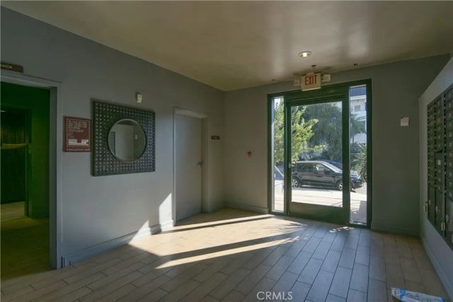 11925 KLING Street 206, Valley Village, CA 91607