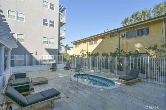 11925 KLING Street 206, Valley Village, CA 91607