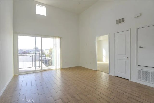 11925 KLING Street 206, Valley Village, CA 91607