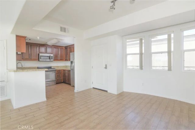 11925 KLING Street 206, Valley Village, CA 91607