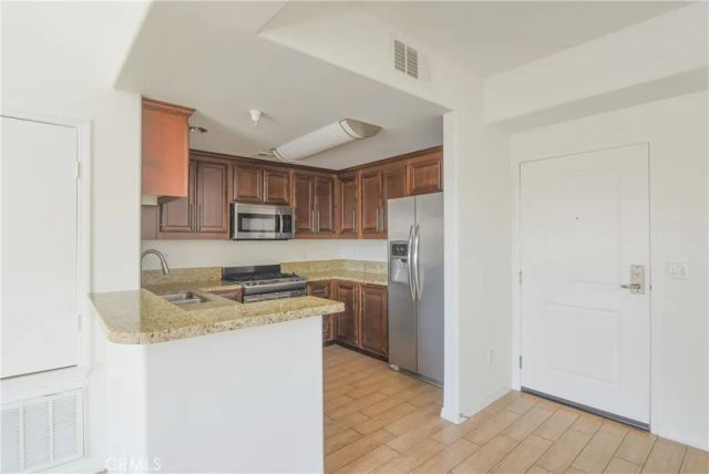 11925 KLING Street 206, Valley Village, CA 91607