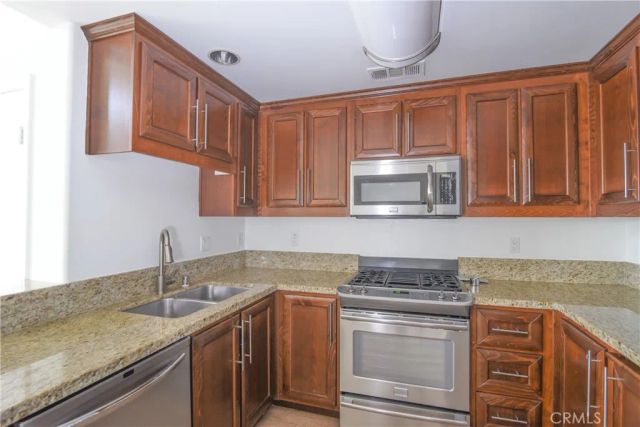 11925 KLING Street 206, Valley Village, CA 91607