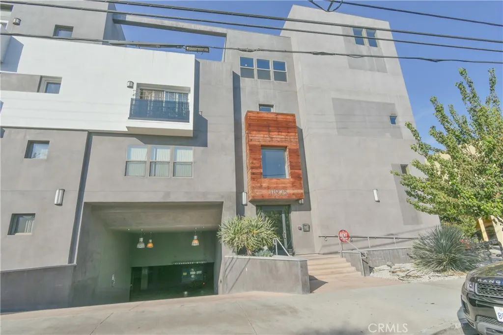 11925 KLING Street 206, Valley Village, CA 91607