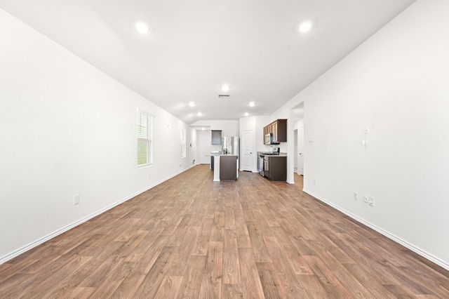 412 Sickle LOOP, Kyle, TX 78640