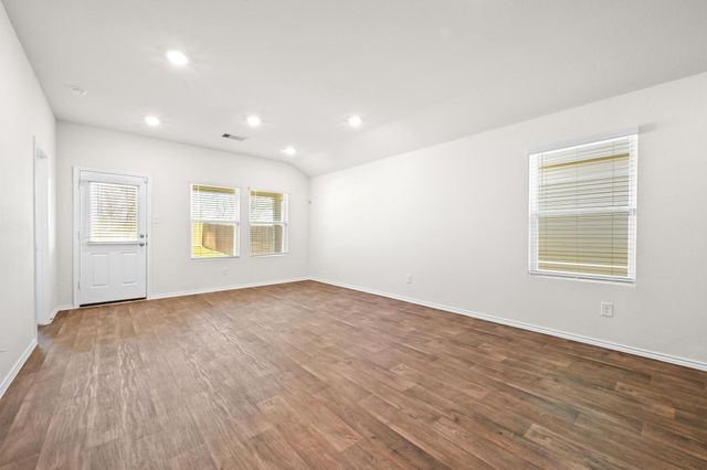 412 Sickle LOOP, Kyle, TX 78640