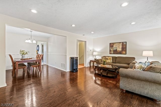 489 Brookside Ln, Hillsborough Twp., NJ 08844