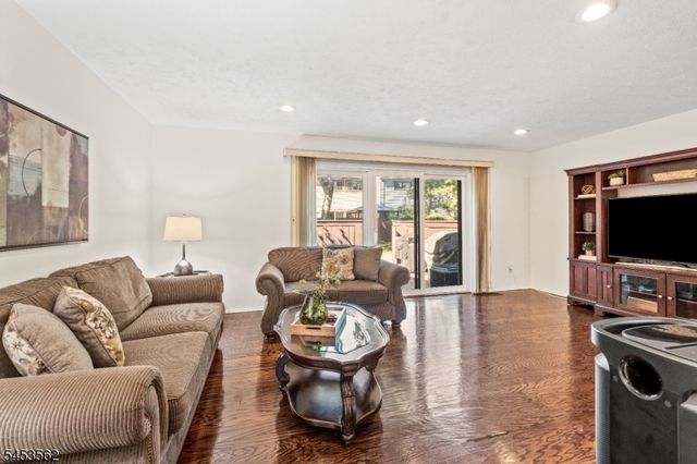 489 Brookside Ln, Hillsborough Twp., NJ 08844