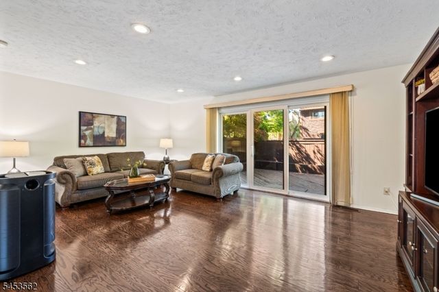 489 Brookside Ln, Hillsborough Twp., NJ 08844