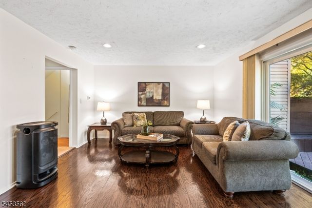489 Brookside Ln, Hillsborough Twp., NJ 08844