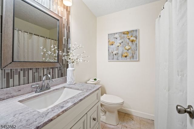489 Brookside Ln, Hillsborough Twp., NJ 08844