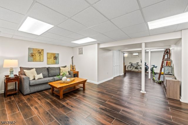 489 Brookside Ln, Hillsborough Twp., NJ 08844
