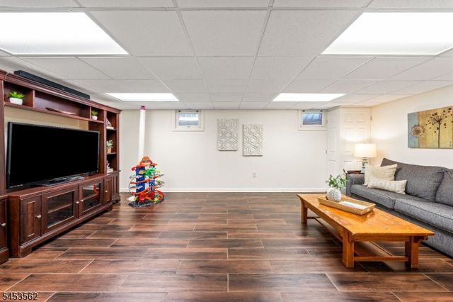 489 Brookside Ln, Hillsborough Twp., NJ 08844