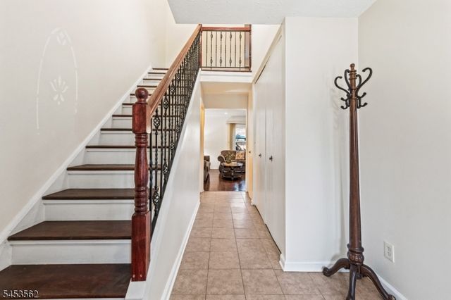 489 Brookside Ln, Hillsborough Twp., NJ 08844