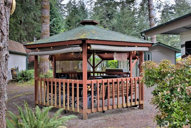 1261 E Lakeshore Drive W, Shelton, WA 98584