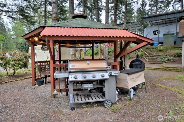 1261 E Lakeshore Drive W, Shelton, WA 98584