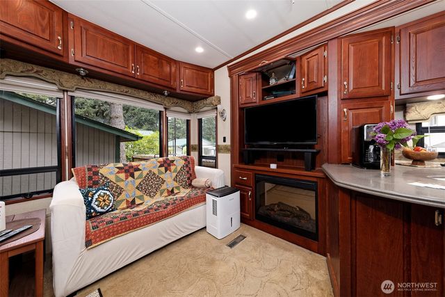 1261 E Lakeshore Drive W, Shelton, WA 98584