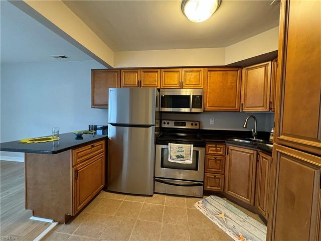 598 Pinewood Dr Apt 106, Virginia Beach, VA 23451