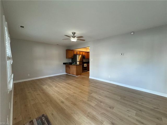 598 Pinewood Dr Apt 106, Virginia Beach, VA 23451