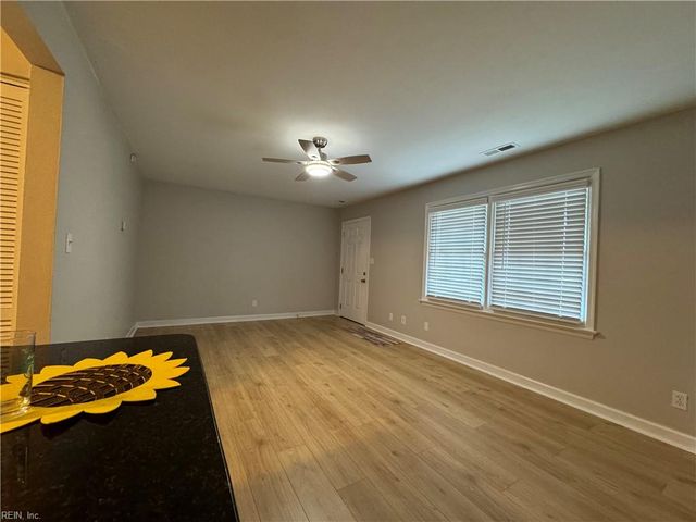 598 Pinewood Dr Apt 106, Virginia Beach, VA 23451