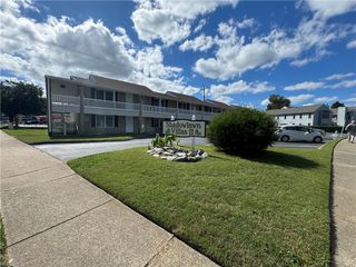 598 Pinewood Dr Apt 106, Virginia Beach, VA 23451