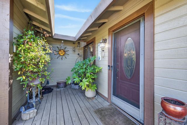 3817 Los Santos Dr, Cameron Park, CA 95682