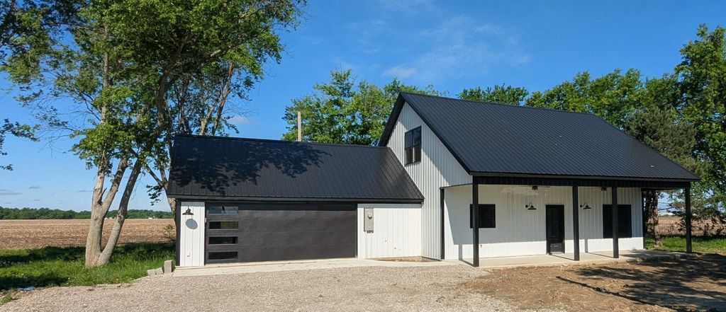Image 1 of property listing at 521 Dewolf Street, Odin, IL 62870