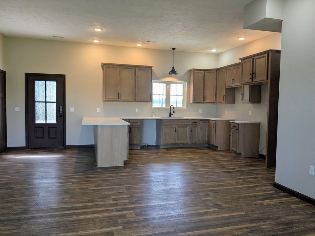 Image 11 of property listing at 521 Dewolf Street, Odin, IL 62870