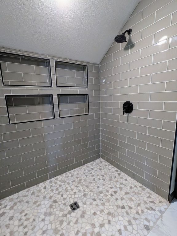 Image 12 of property listing at 521 Dewolf Street, Odin, IL 62870