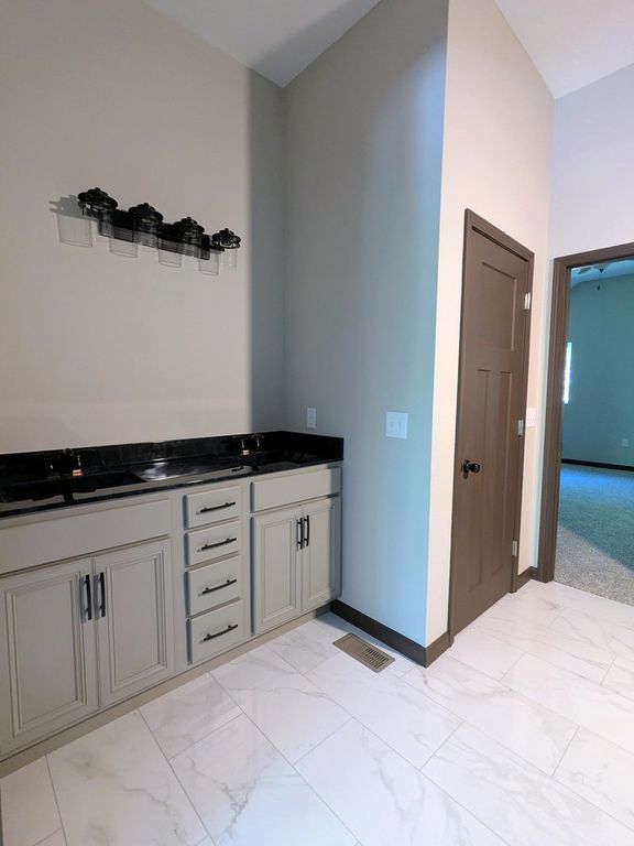 Image 14 of property listing at 521 Dewolf Street, Odin, IL 62870