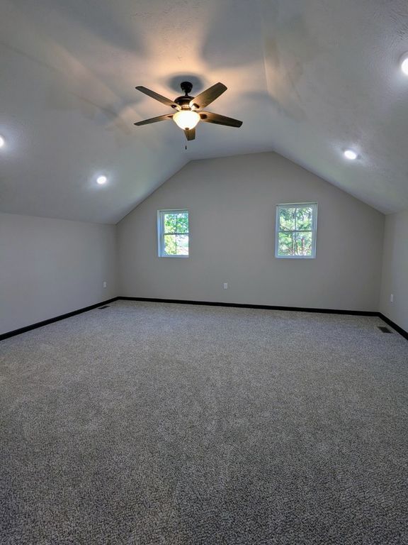 Image 15 of property listing at 521 Dewolf Street, Odin, IL 62870