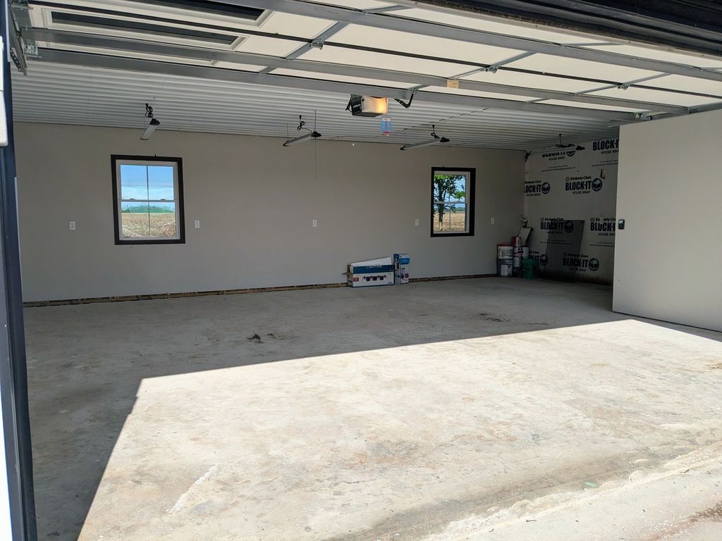 Image 21 of property listing at 521 Dewolf Street, Odin, IL 62870