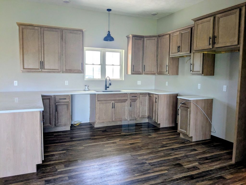 Image 6 of property listing at 521 Dewolf Street, Odin, IL 62870