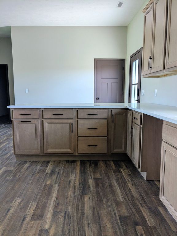 Image 8 of property listing at 521 Dewolf Street, Odin, IL 62870