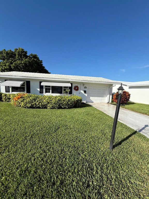 1904 SW Golf Lane, Boynton Beach, FL 33426