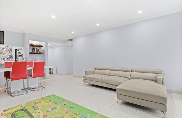 440 E 23rd St 1310, Hialeah, FL 33013