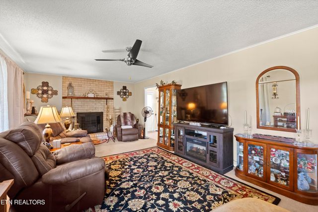 589 Broyles Rd, Spring City, TN 37381