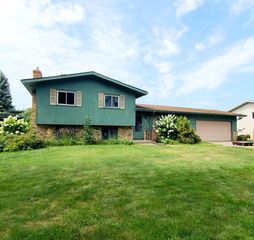 8273 Scott Avenue N, Brooklyn Park, MN 55443