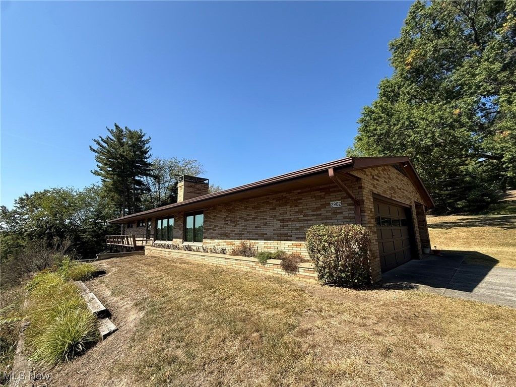 2902 Downeys Hill Drive NE, Dover, OH 44622