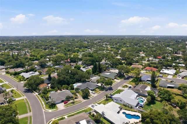 707 KNOLLWOOD DRIVE, Largo, FL 33770