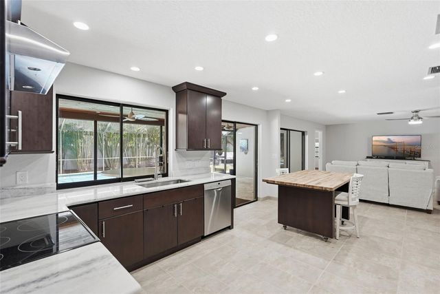 707 KNOLLWOOD DRIVE, Largo, FL 33770