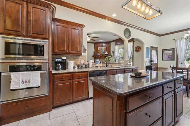 2901 Morgan Trace Road, Yukon, OK 73099