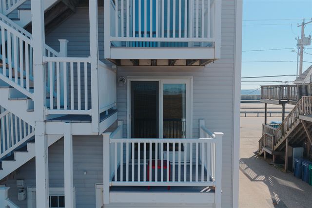 605 Ocean Blvd Apt 1, Hampton, NH 03842